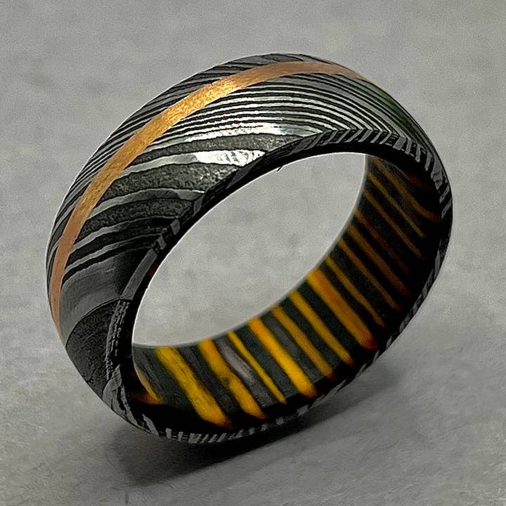 Damaststahlring mit Feuermantel, Damast-Ring, Herren-Ehering, Herren-Holzring, Holz-Ehering, Holzring für den Großhandel von RustyStudioUSA