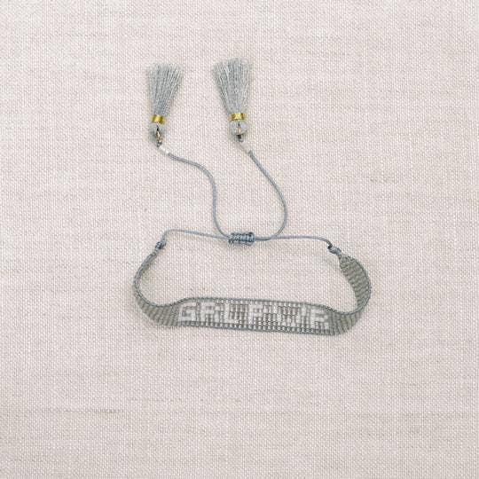 Bracelet perlé réglable Girl Power pour la vente par The Stack Society