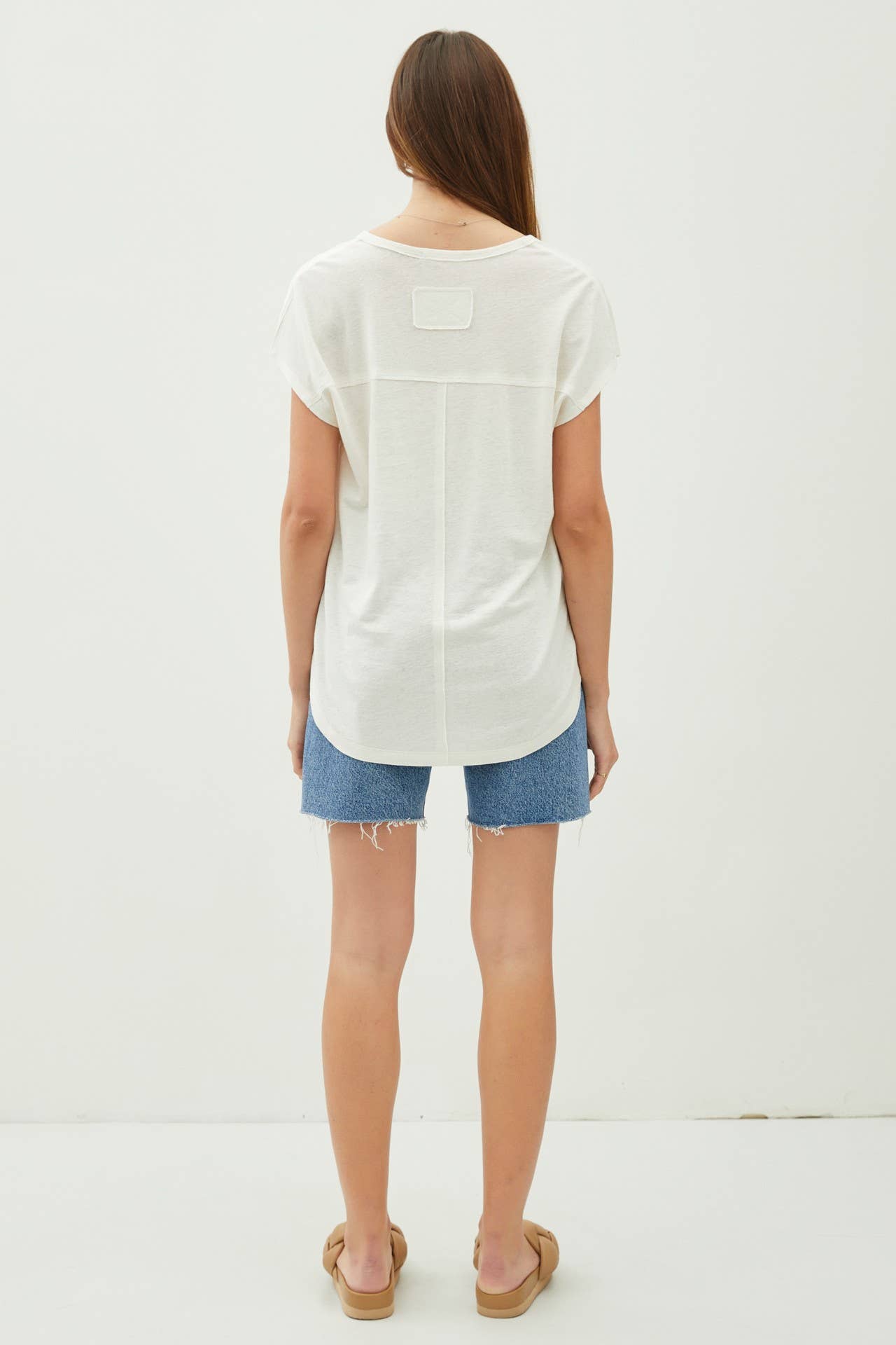 Be Cool - Wholesale T-Shirt - Women's - BACK RAW EDGE DETAILED V-NECK LINEN TEE19