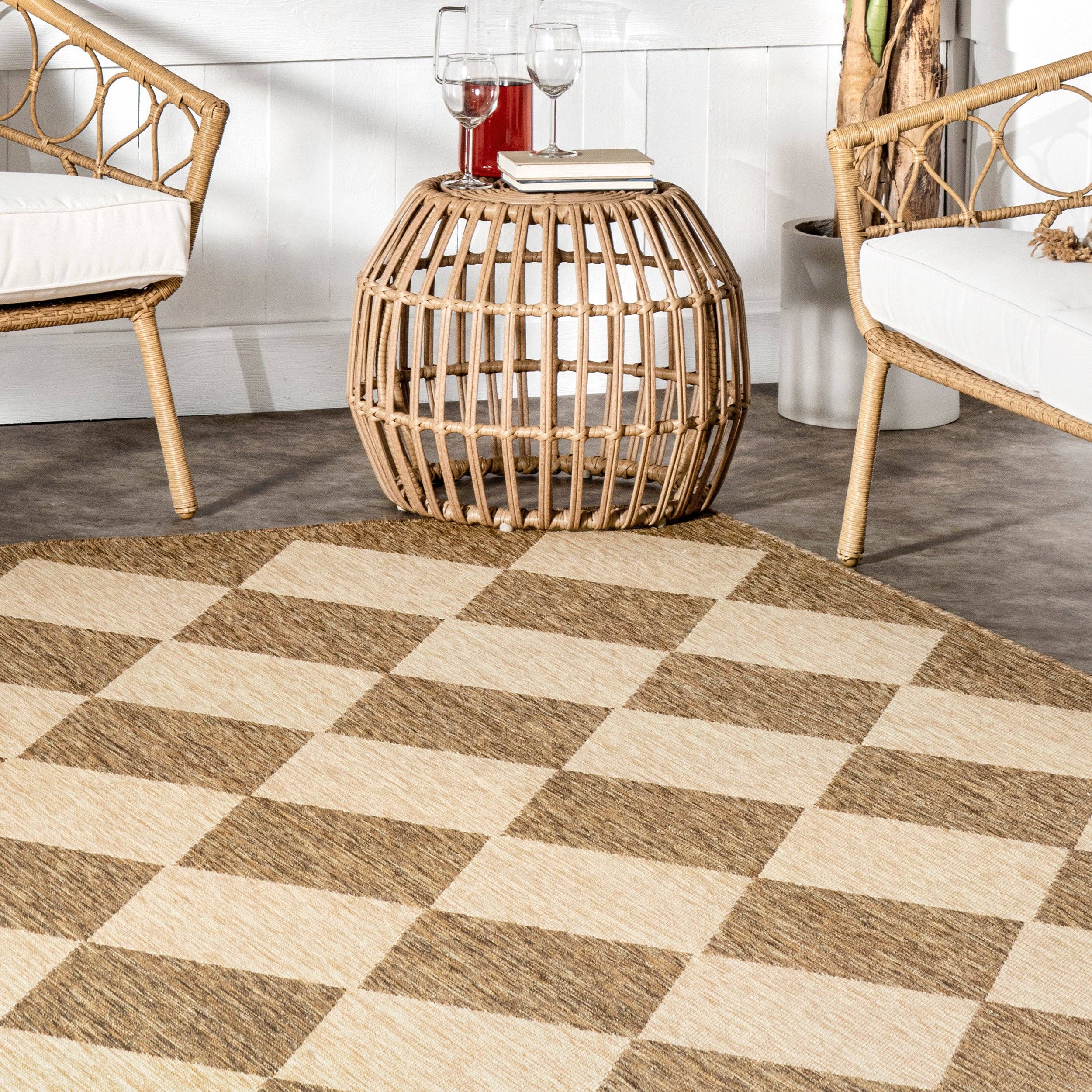 Beige Sabina Diamond Trellis Indoor/Outdoor Area Rug for wholesale on Faire7