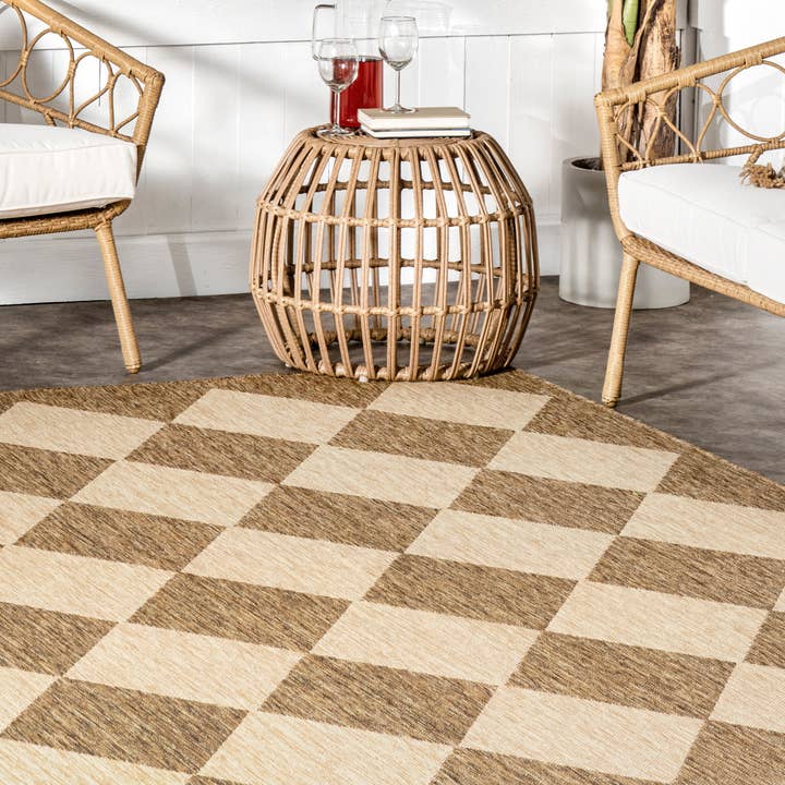 Beige Sabina Diamond Trellis Indoor/Outdoor Area Rug for wholesale on Faire7