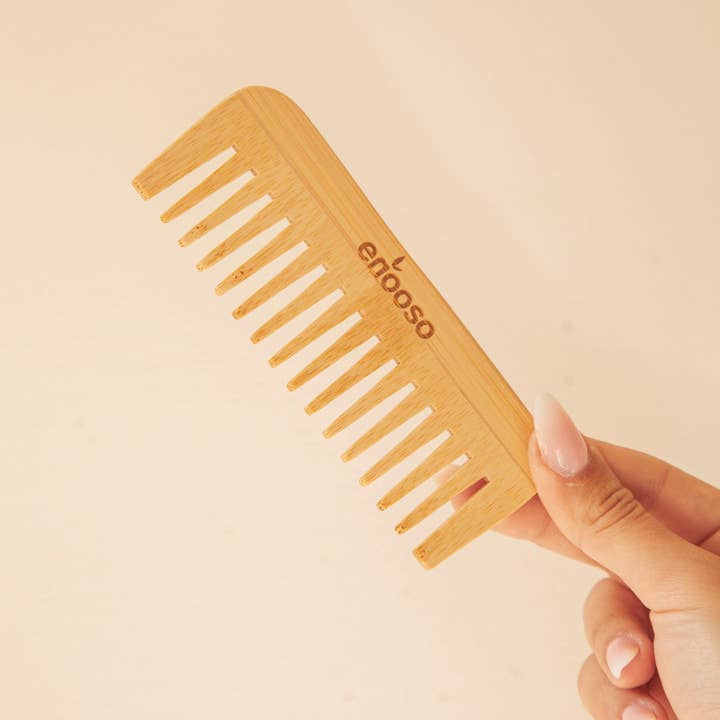 Wide-toothed wooden comb for curly or wavy hair for wholesale by Enooso