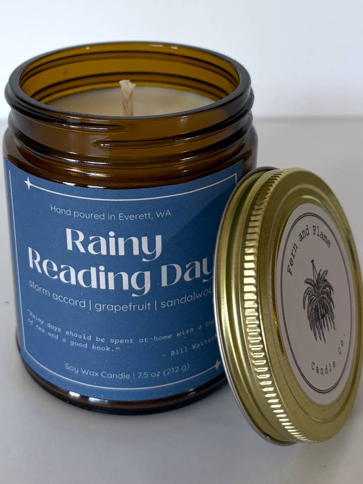 Bougie Journée de Lecture Pluvieuse pour la vente par Fern and Flame Candle Co.