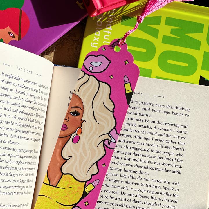 Studio Soph (We Pay Your Import Fees - We Ship DDP) - Venta al por mayor Marcapáginas - Marcador de página RuPaul con maquillaje2