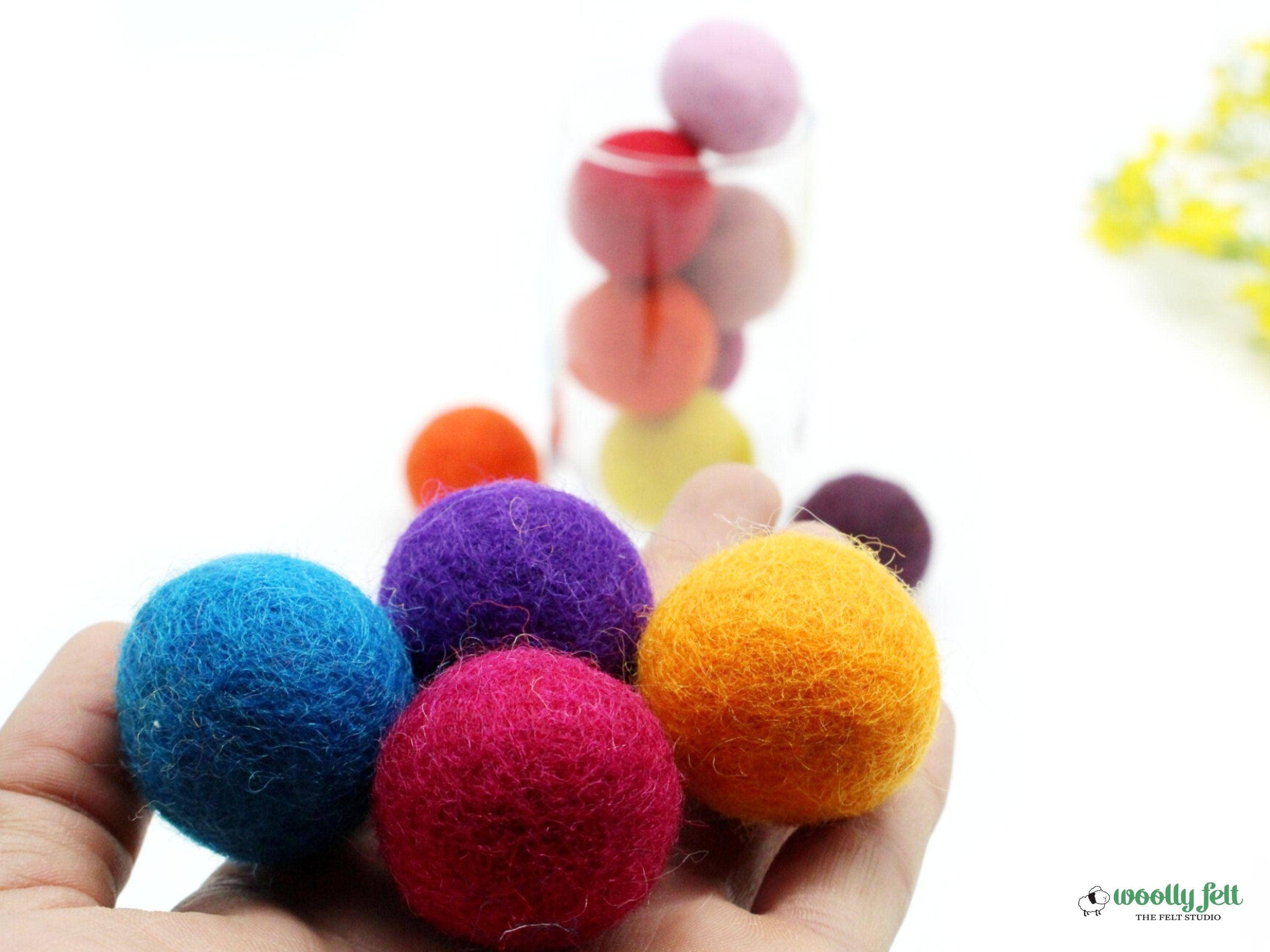 Woollyfelt - Vente Matériels de bricolage - 100 pièces de boules en laine feutrée à la main de 2 cm 100 % laine pour bricolage et décoration2