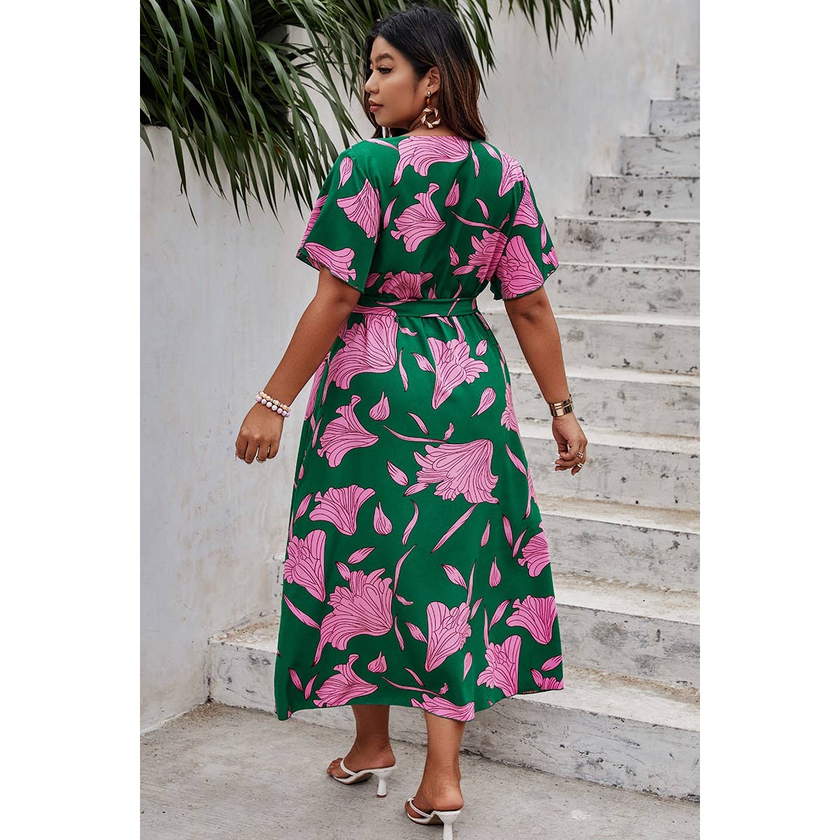 Supreme Fashion – wholesale Klänning - Dam – Plus blommig midiklänning med kort ärm, slits och bälte5