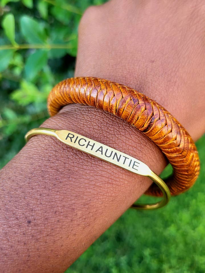 Bracciale in ottone "Zia Ricca" per la vendita all'ingrosso da parte di Moon Goddess