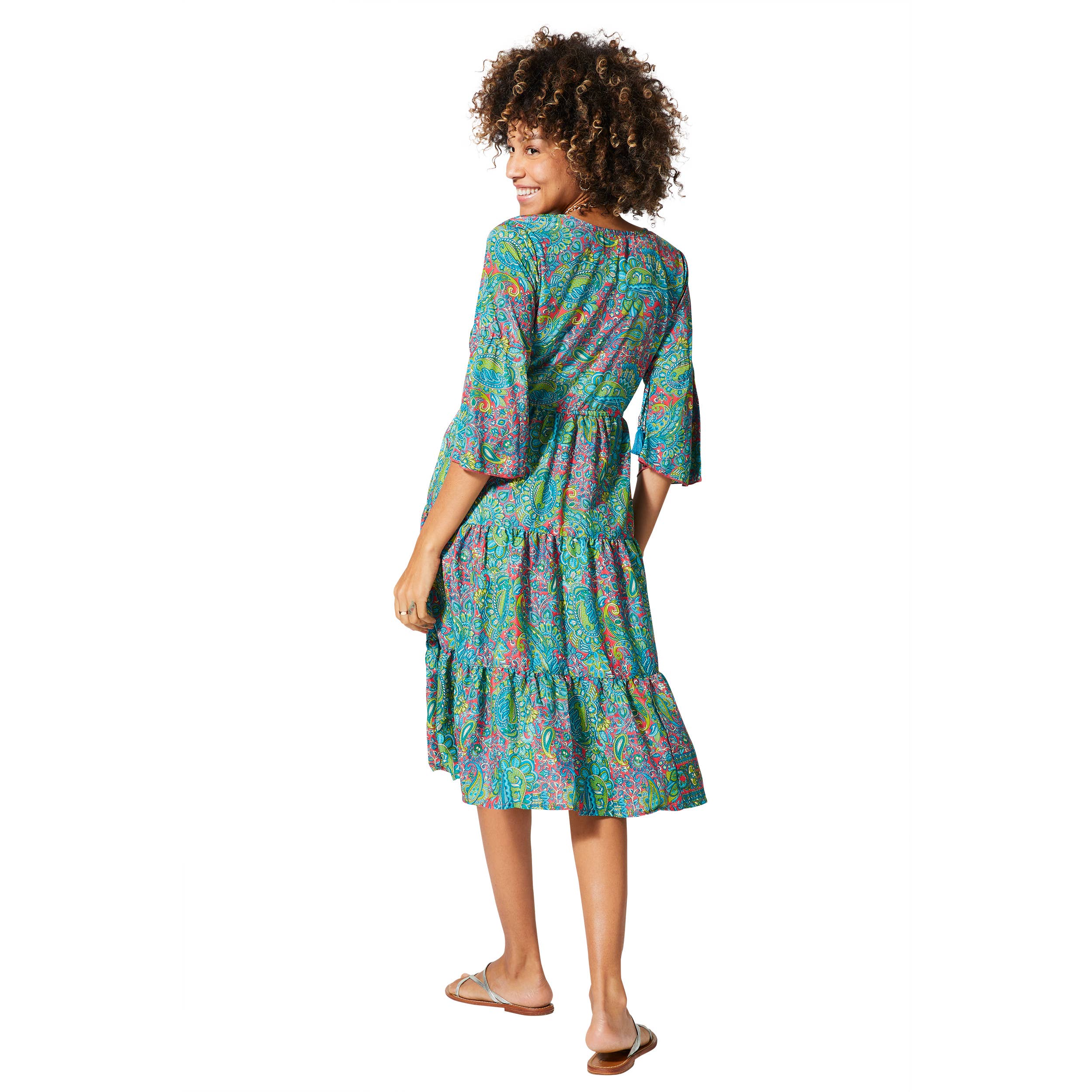 Aller Simplement – Engroshandel Kjole - Dame – Midilengde sommerkjole med 3/4-ærmer og flæser1