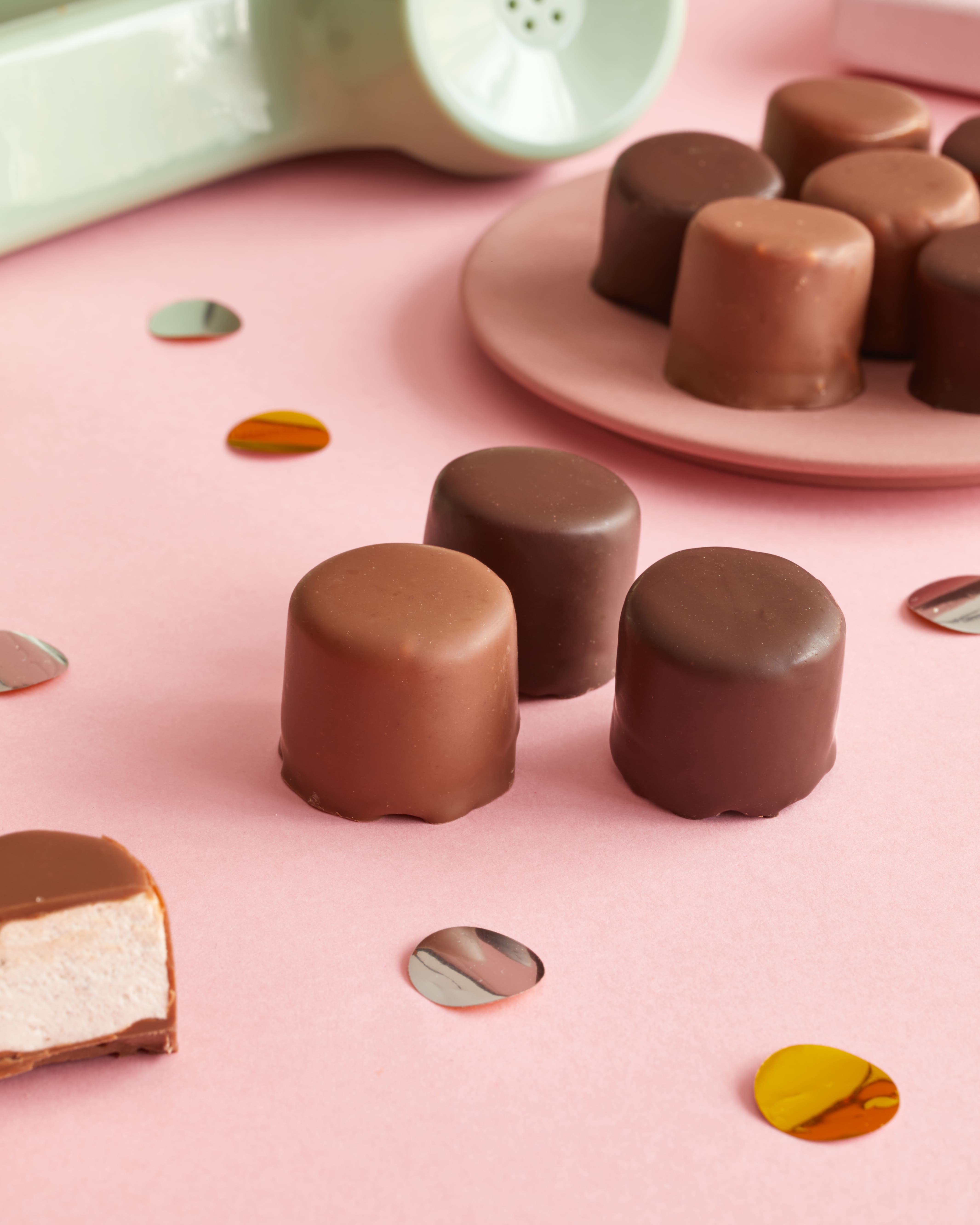 Maison Carrousel – Engroshandel Chokoladeovertrukket slik – Æske med 24 vaniljeskumpuder overtrukket med mørk/mælkechokolade1