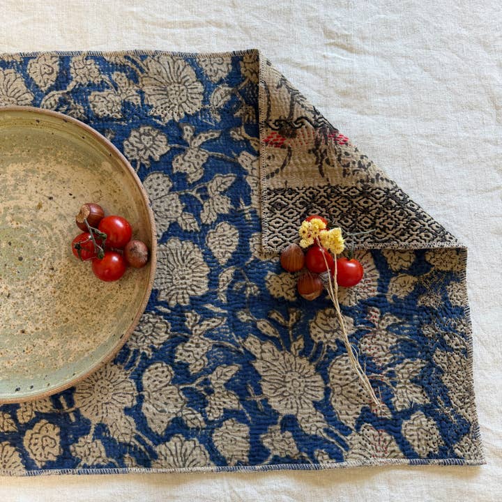 Satz von 4 Tischsets aus Vintage-Kantha mit Blockdruck. für den Großhandel von Maison Lilo