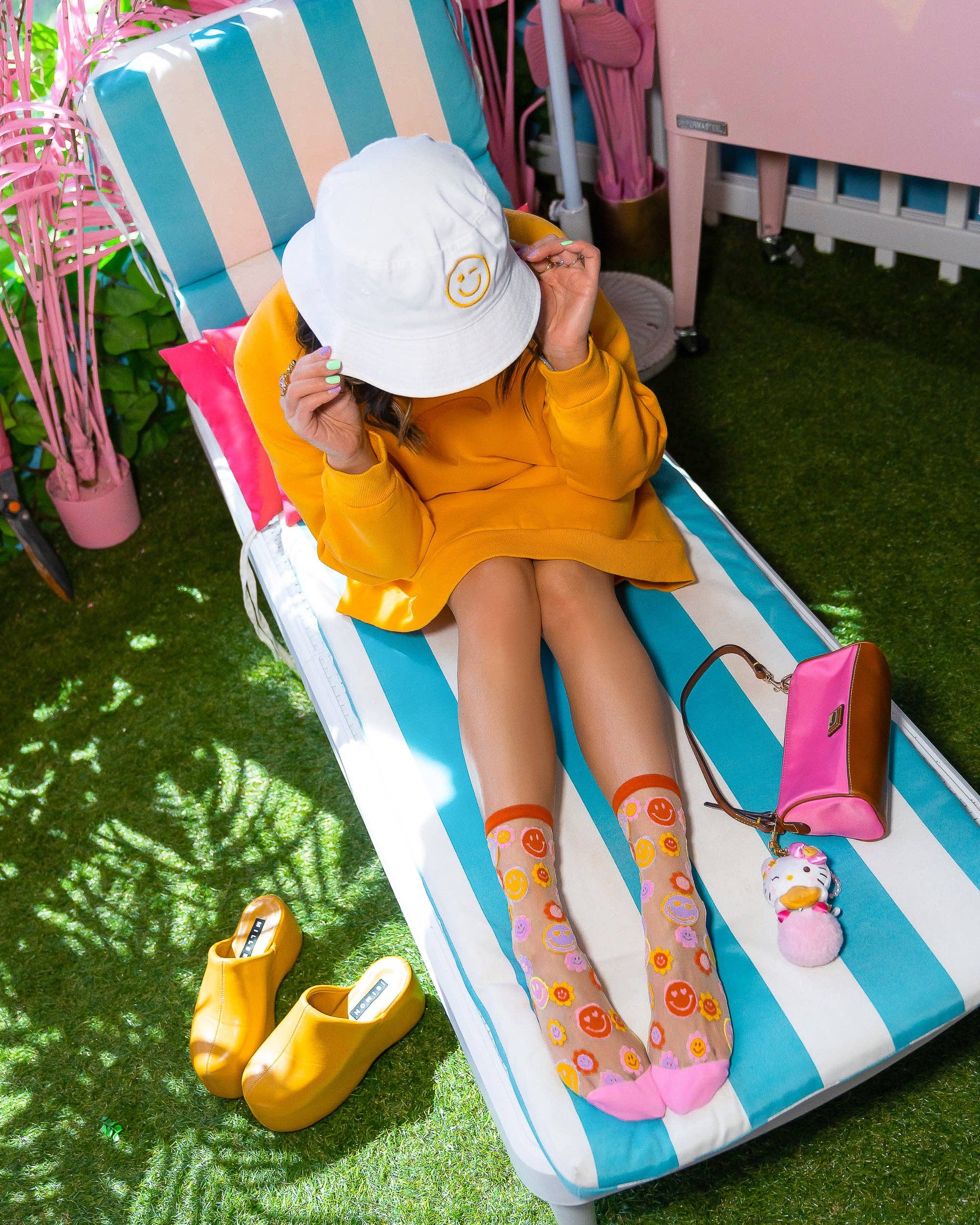 Sock Candy - Wholesale Socks - Women's - Smiley Face Daisy Sheer Crew Sock7