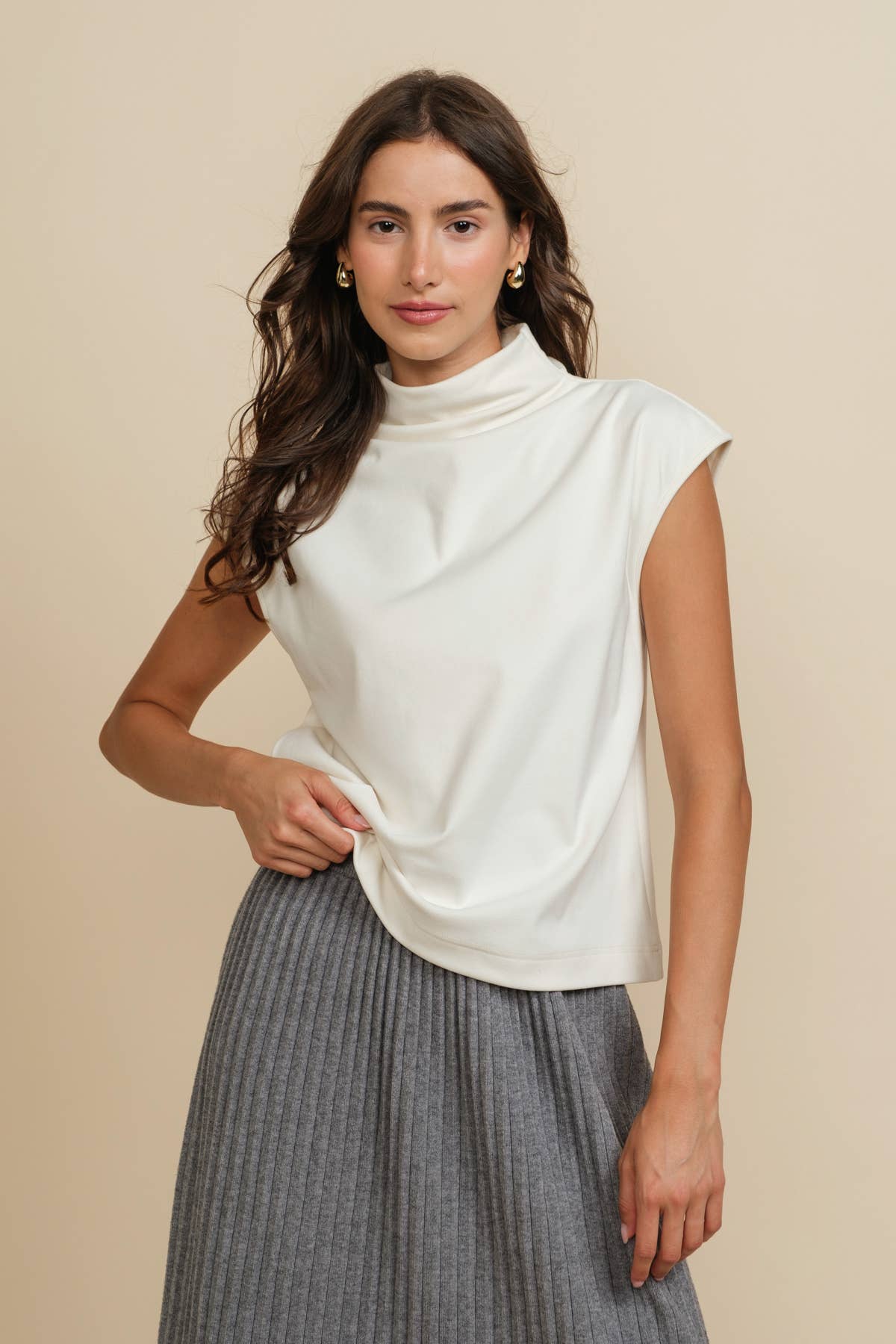 A & SHE – wholesale T-shirt – women's – Essential Soft Touch Brushed Knit Mock Neck Sleeveless Top10