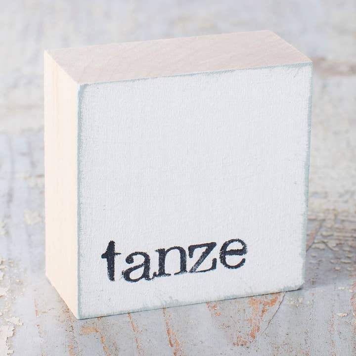 Dekoholzklotz 6x6cm "tanze" für den Großhandel von IOPLA