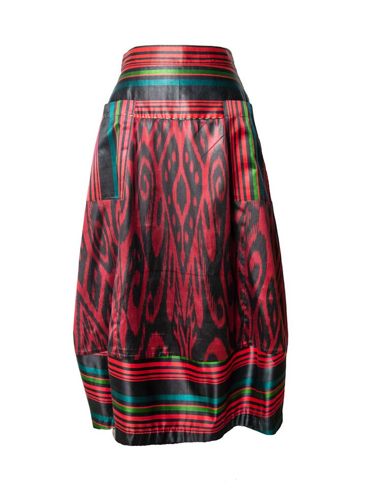 Gonna Ikat a Righe Rosse e Nere per la vendita all'ingrosso da parte di Bibi Hanum