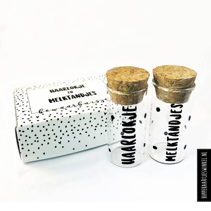 Haarlokje en Melktandjes buisjes in cadeauverpakking voor wholesale door Hippekaartjeswinkel