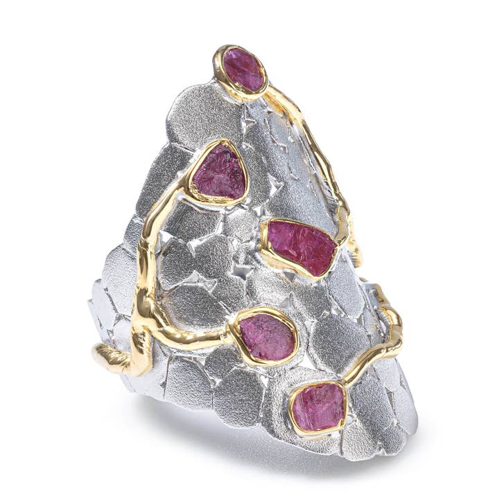 Agnis Singular Edition bred sølvbåndring med rå rubiner for engroshandel hos German Kabirski