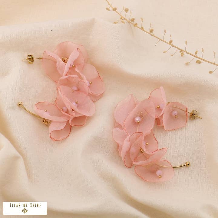 Lilas de Seine – Engroshandel Hoops – Halvcreoler med stål, krystal og blomster i muslin 03250384