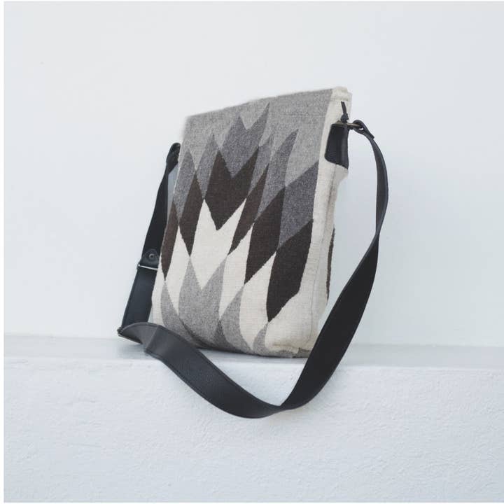 AMASOUK - Wholesale Shoulder Bag - Women's - Yalitza Shoulder Bag