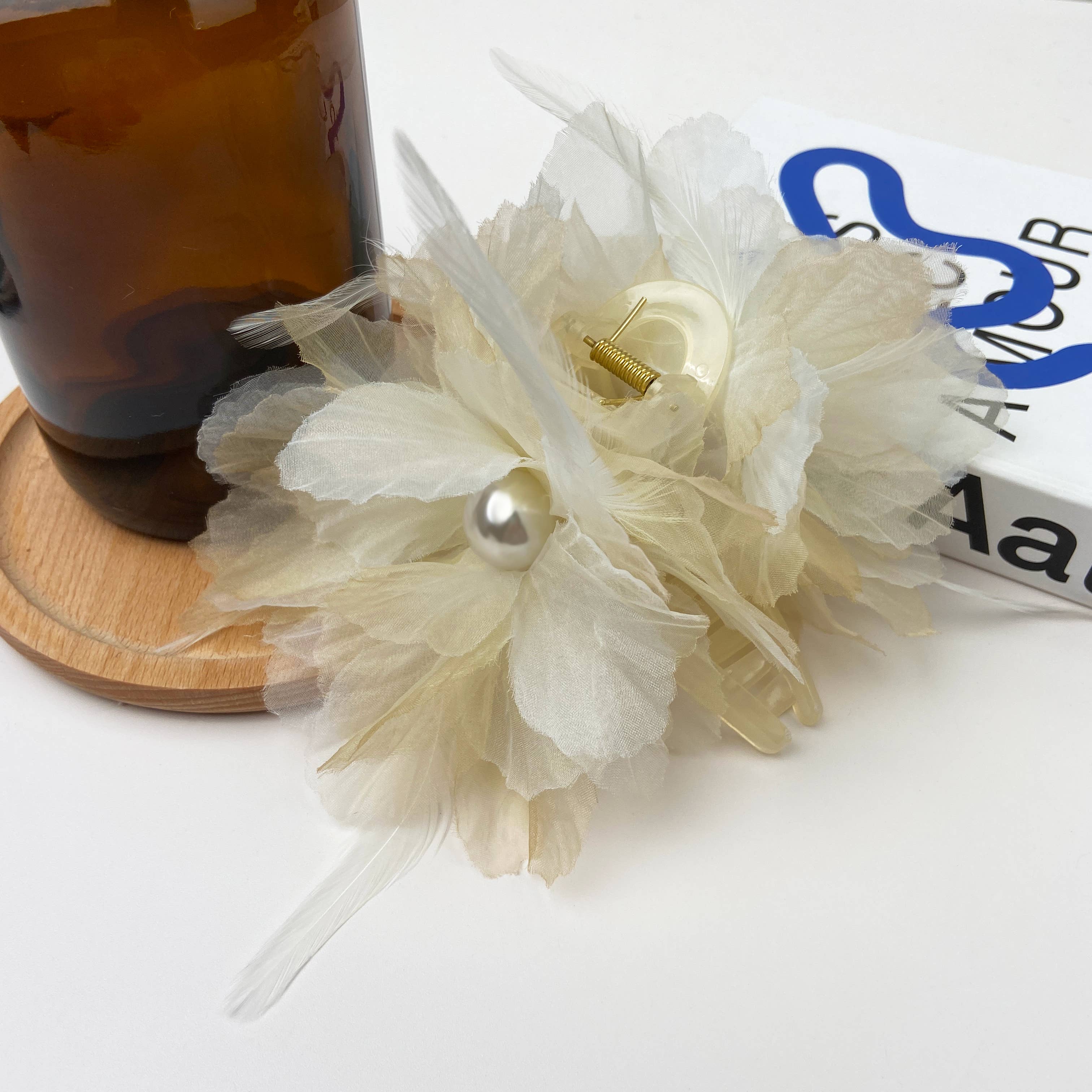 TheDivaSoap – Großhandel Haarclip – Damen – Haarspange mit Perlenfederblüte2