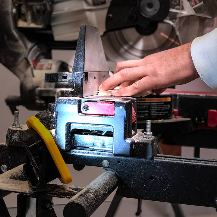 Flipo Group, Ltd. – wholesale Retailer display – Home & Living – Vulcan 300-Lumen Portable Work Light, 8 pc. display7