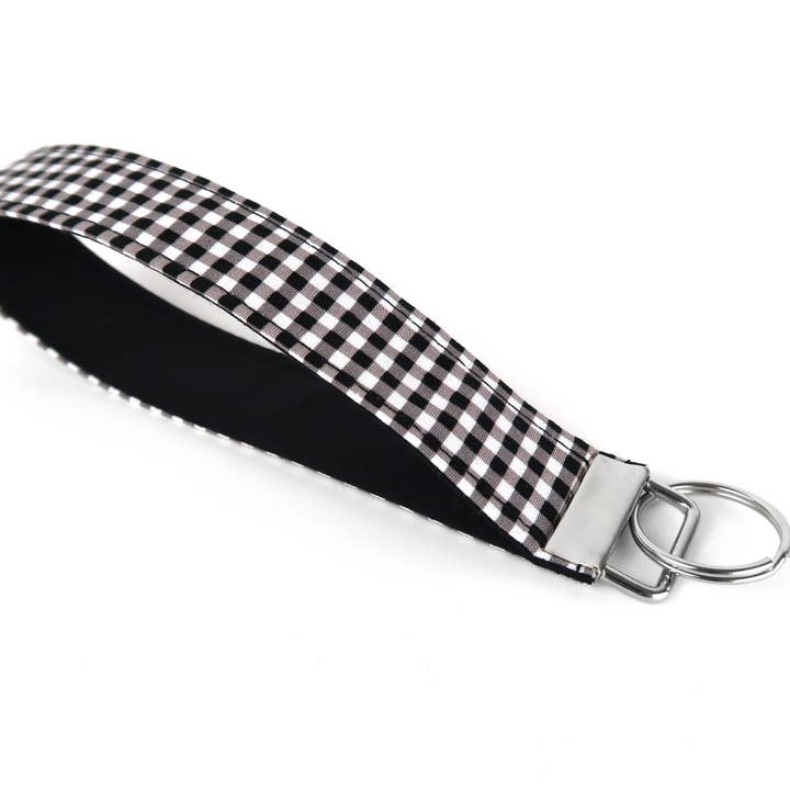Porte-clés à carreaux de buffle noir et blanc pour la vente par Designs By Rachel Lynn