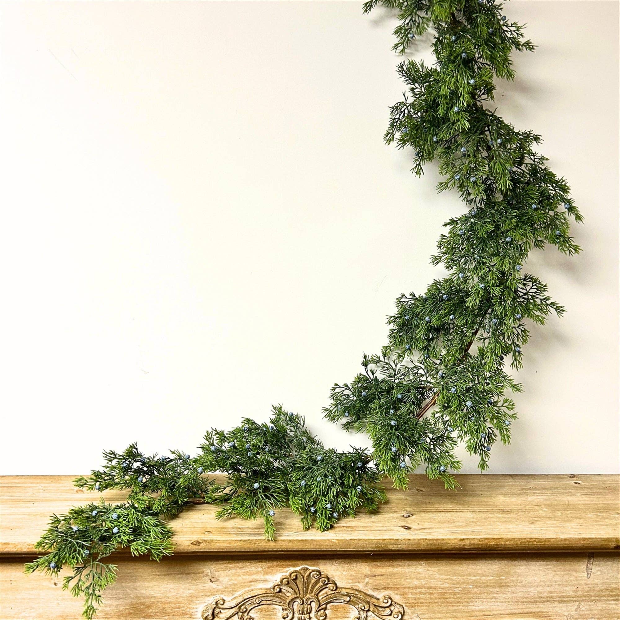 David Christopher's Collection - Wholesale Christmas Decoration - Juniper Berry Garland 60"0