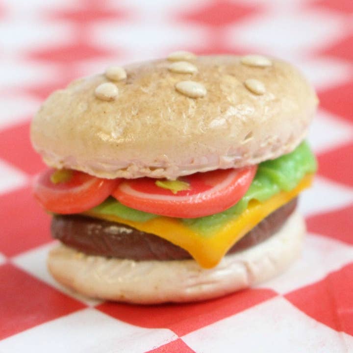 Petit aimant à hamburger simple pour la vente par The Magnet Maiden