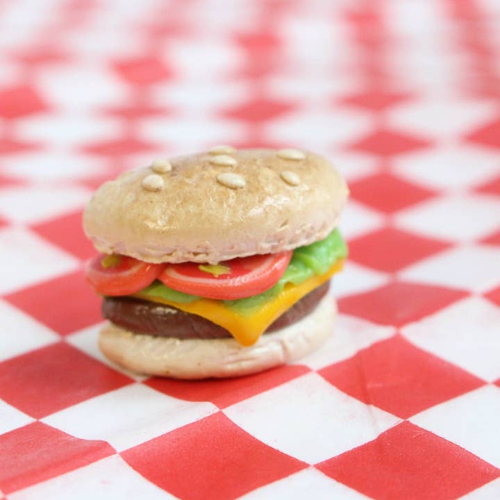 Imán pequeño para hamburguesas con queso para venta al por mayor de The Magnet Maiden