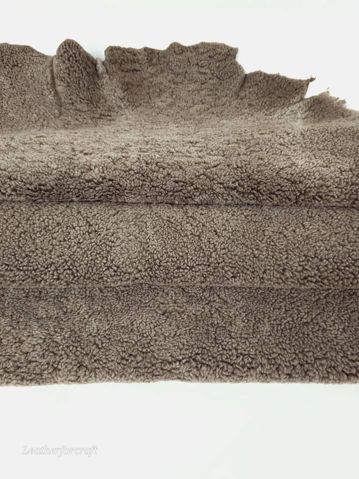 Pilz Echtes Lockiges Schaffell Teppich Haut Leder für den Großhandel von Leatherforcraft