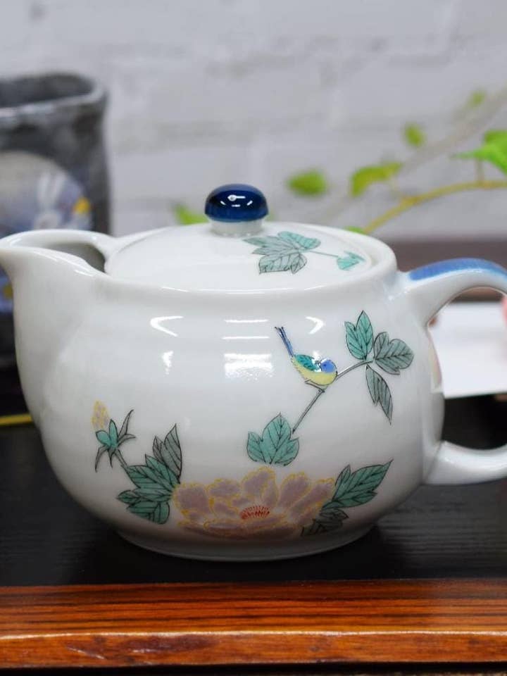 Kutani Ware Hand-Painted Little Bird Kyusu Teapot for wholesale by TheKutaniAtelier