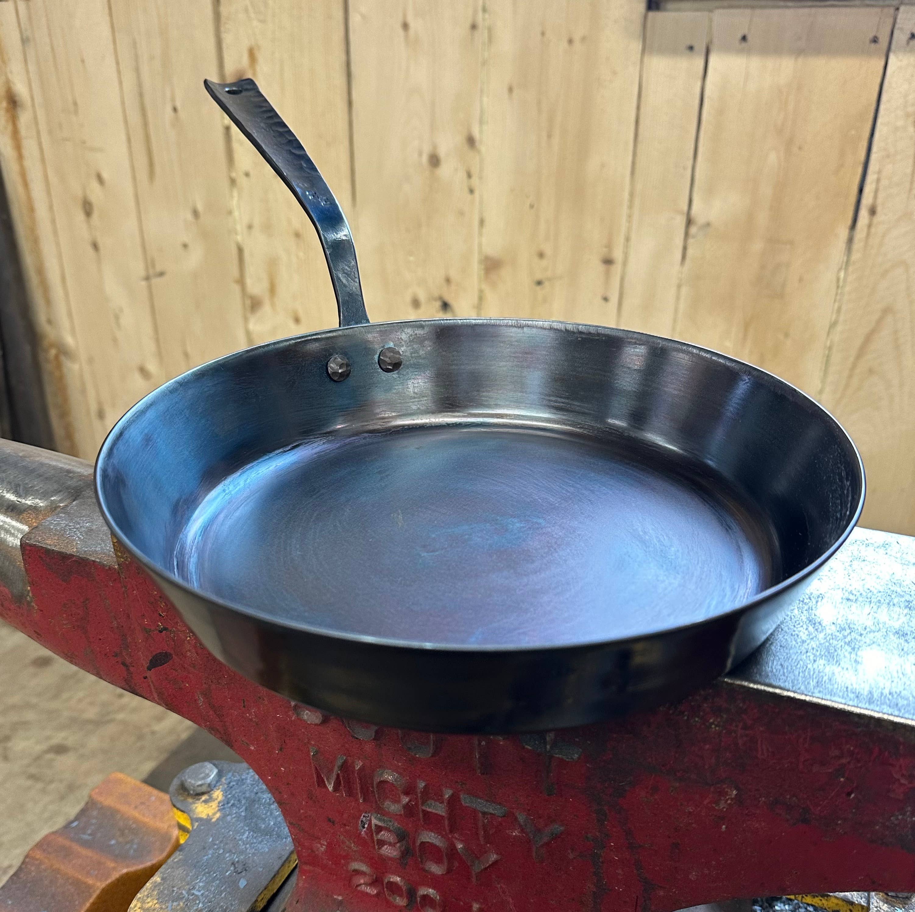 Independent Ironware – wholesale Cast iron skillet – 12.5" Wyoming Range Skillet1