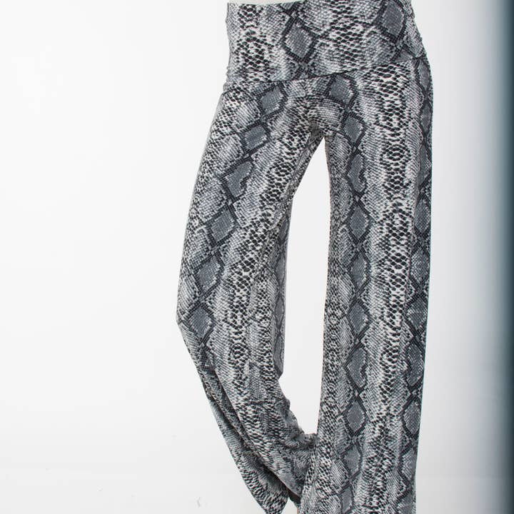 Pantaloni Palazzo da donna con stampa pitone per la vendita all'ingrosso da parte di WHITE MARK