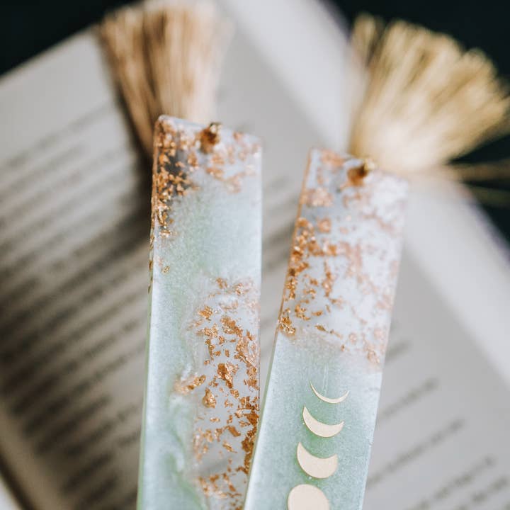 Dège Creative – wholesale Bookmark – Sage Green Moon Phases & Geode Bookmark