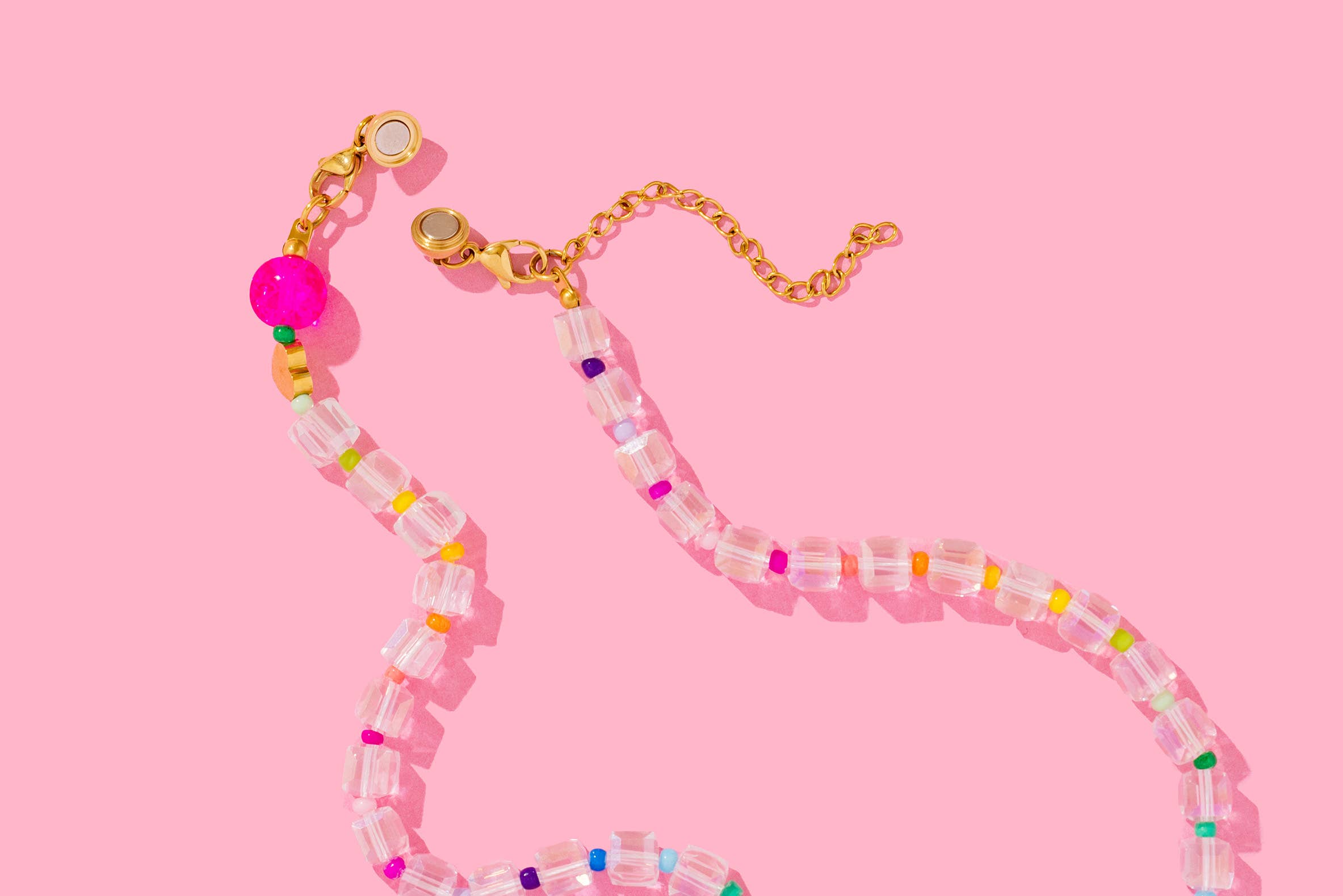 Taylor Elliott Designs – Colar com missangas/pérolas por atacado – Colar com Contas - Corações de Vidro - Nora2