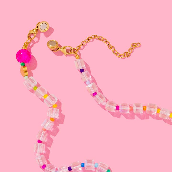 Taylor Elliott Designs – Colar com missangas/pérolas por atacado – Colar com Contas - Corações de Vidro - Nora2