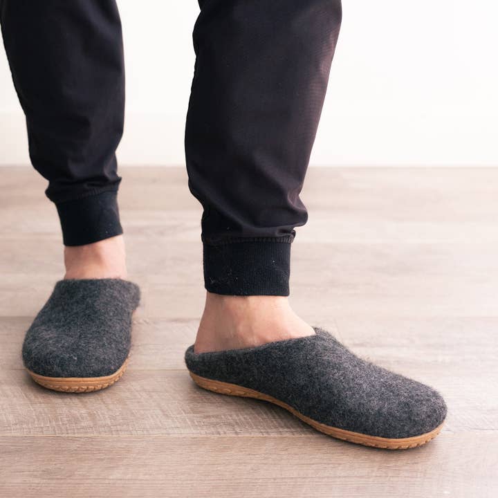 Fuzzy cove - Wholesale Slippers - Men's - Mens Organic Merino Wool Slippers