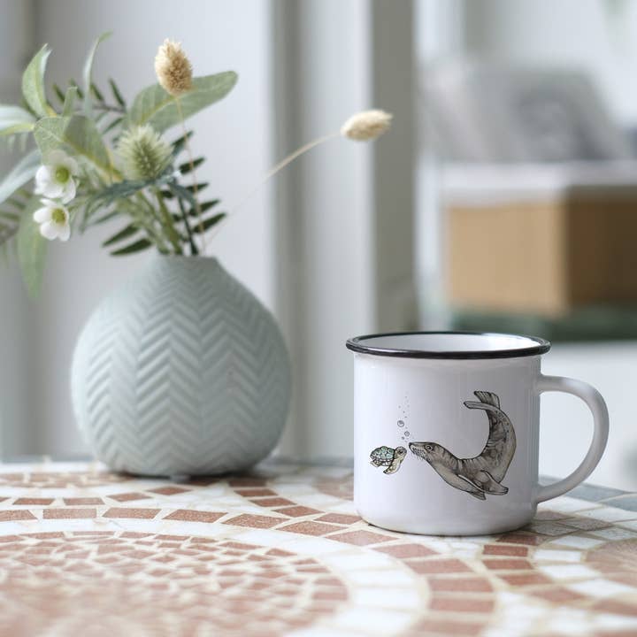 LIGARTI - Wholesale Coffee Mug - Ceramic mug — ocean meeting - turtle & sea lion