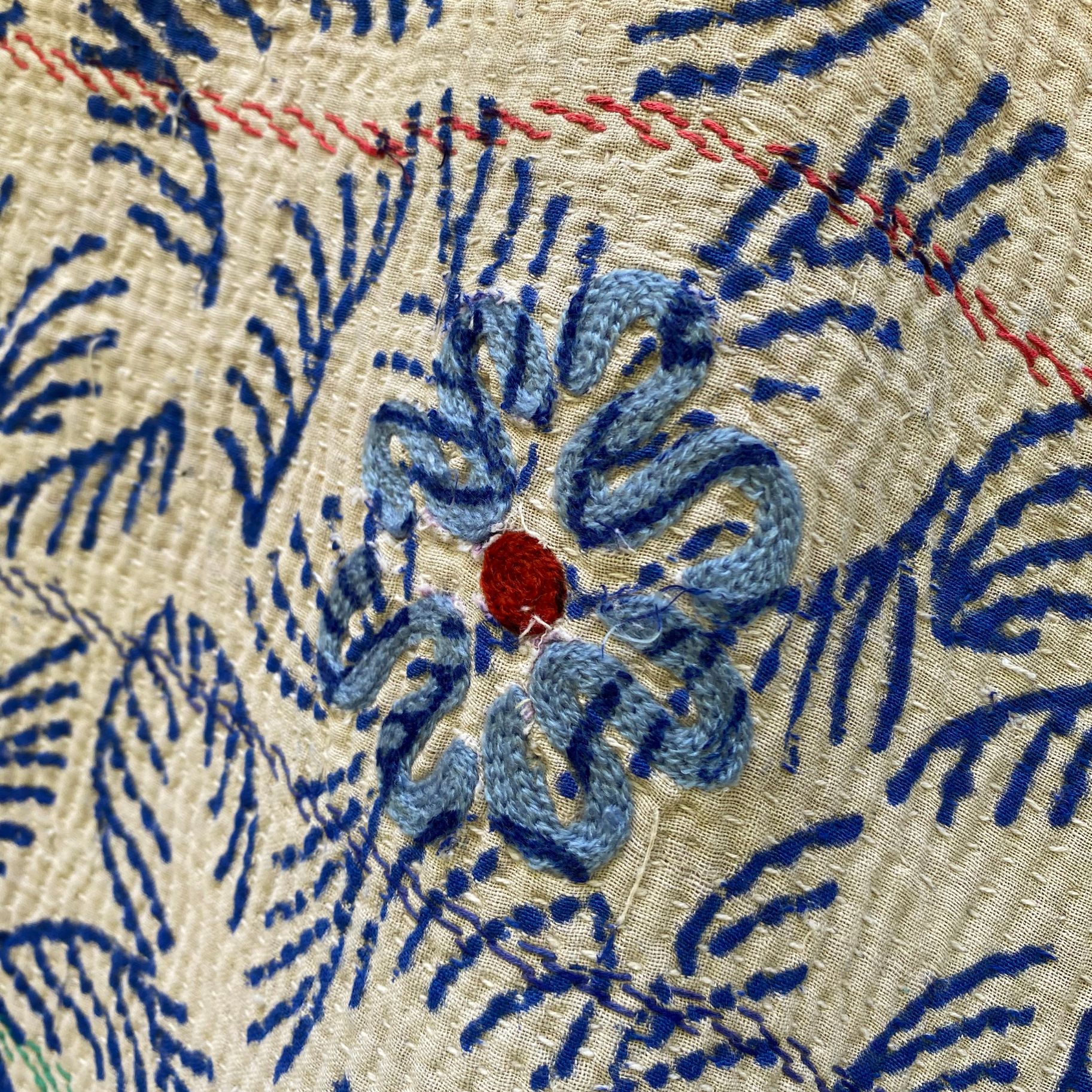 Seeds – Großhandel Bettdecke – Kantha-Bettdecke aus Baumwolle mit Blockdruck in Weiß und Indigoblau11