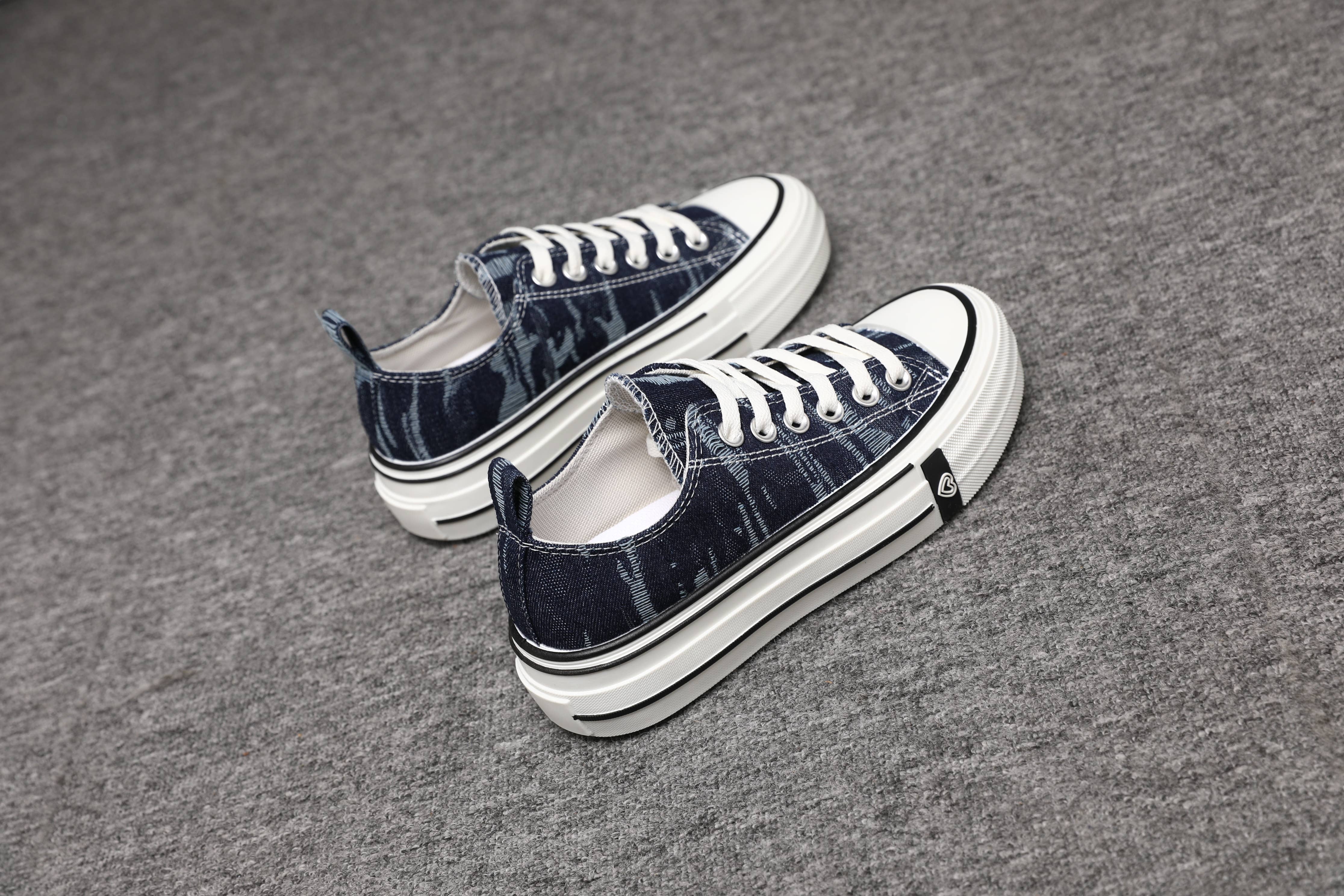 Top Staka - Wholesale Sneakers - Dames - Top Staka damessneakers van canvas met chunky plateauhak8