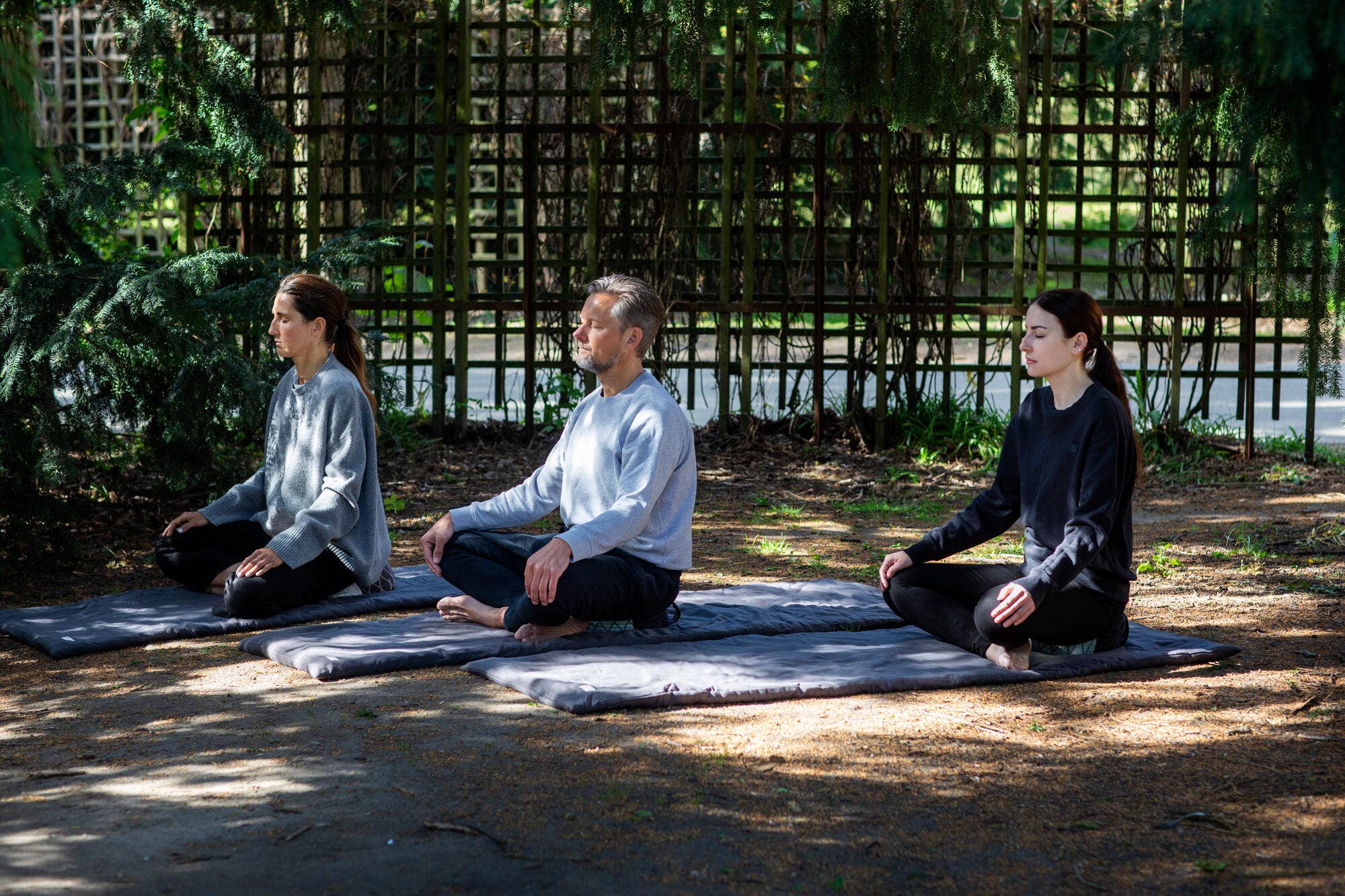 The Organic Company - Vendita all'ingrosso Tappetini da yoga - Materasso da meditazione da asporto - Grigio scuro3