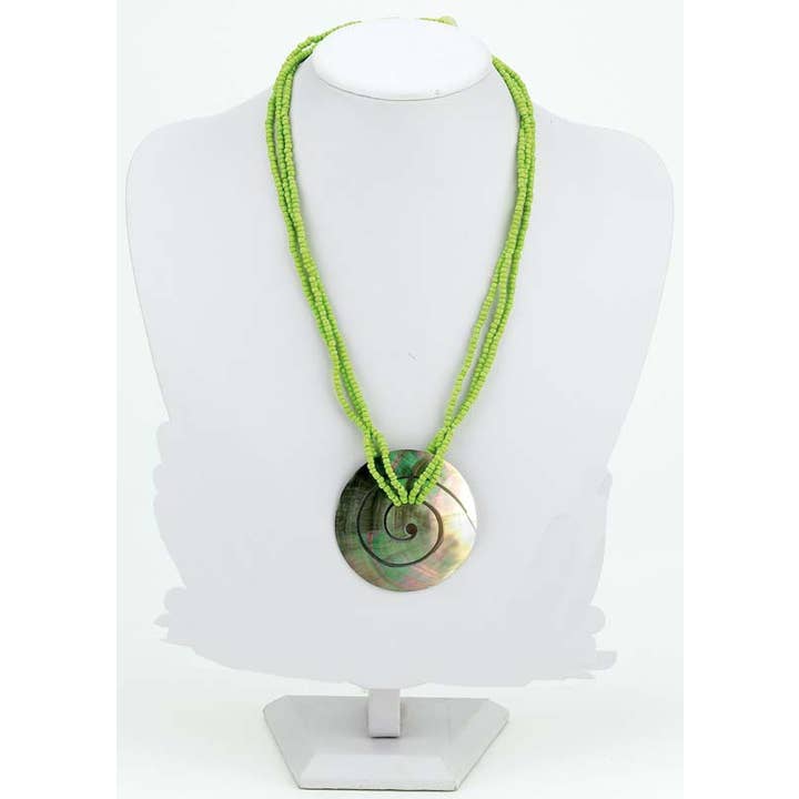 18 ”spiral skal halsband liljgrön för wholesale av Benjamin International