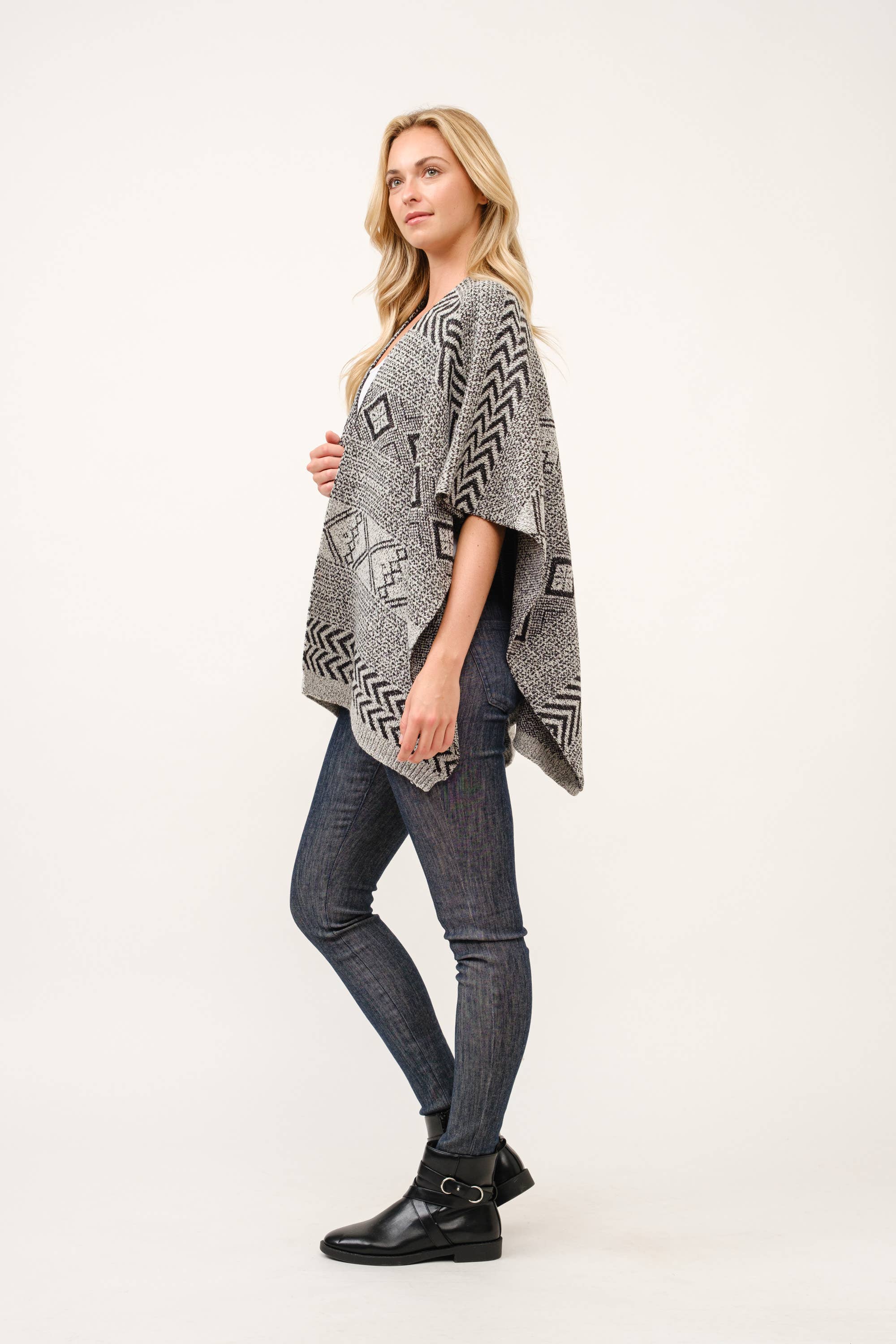 Raj Trading & Imports (USA) Inc. - Wholesale Poncho - Dames - Lori ruana met Azteekse print en wikkelstijl4