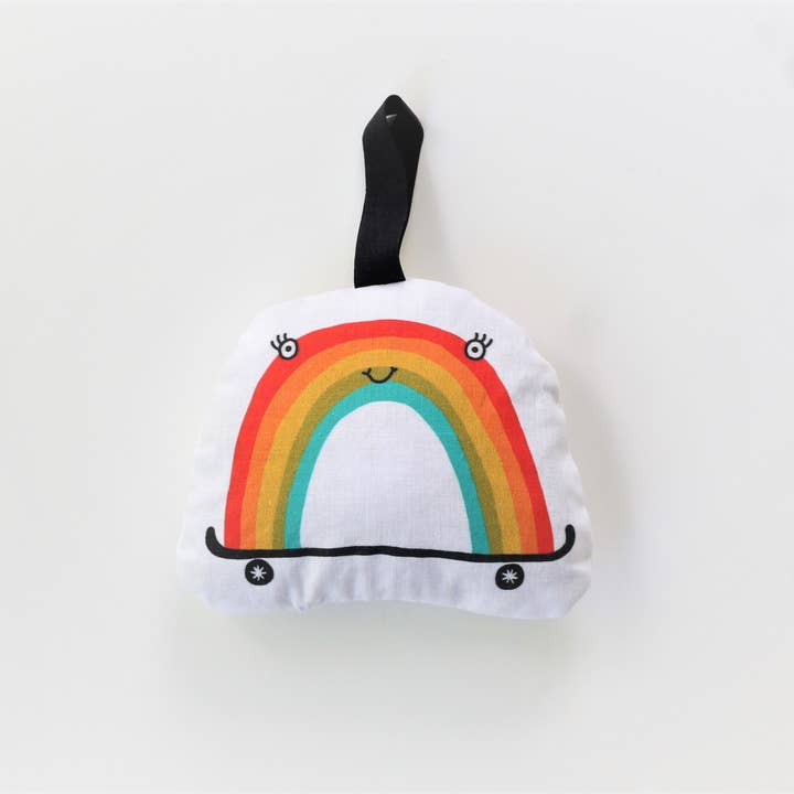 Sachets/ornements à la lavande biologique (arc-en-ciel sur une planche à roulettes) pour la vente par Elvasia