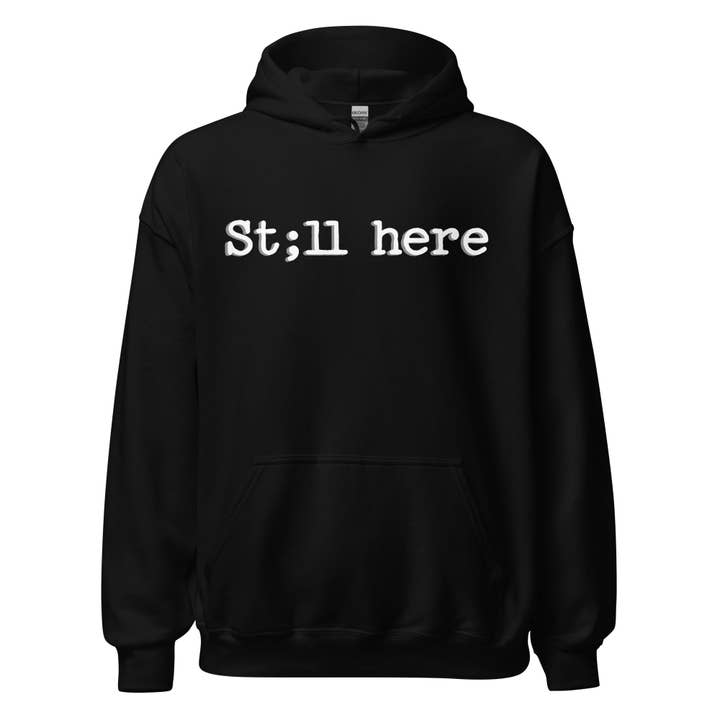 Still Here, club de punto y coma, concientización sobre la salud mental, prevención del suicidio, sudadera con capucha unisex para venta al por mayor de Howlydog Studios