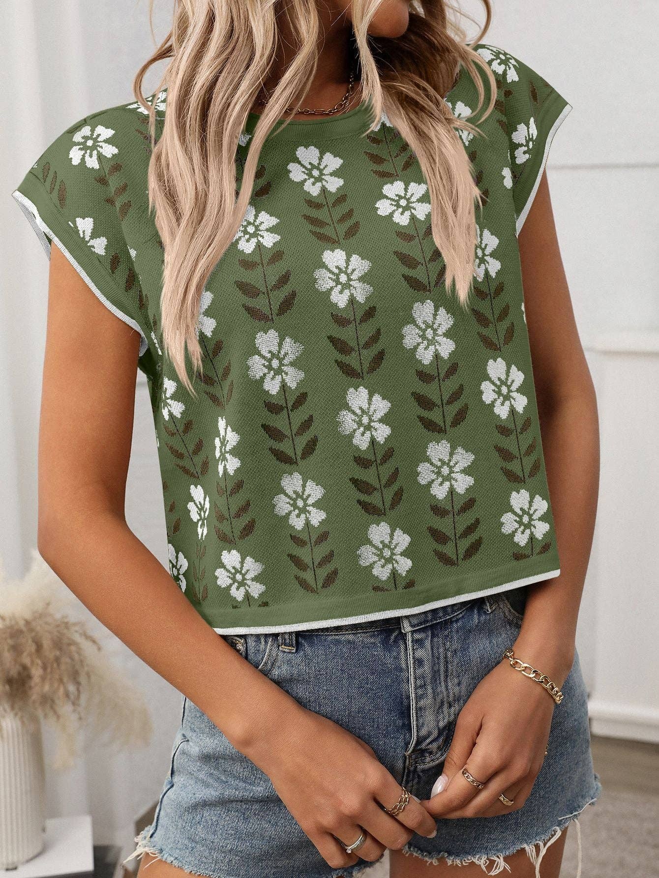 Suhkasana - Vendita all'ingrosso Top in maglia - Donna - Top corto a maglia con scollo rotondo e maniche corte a fiori vintage.4