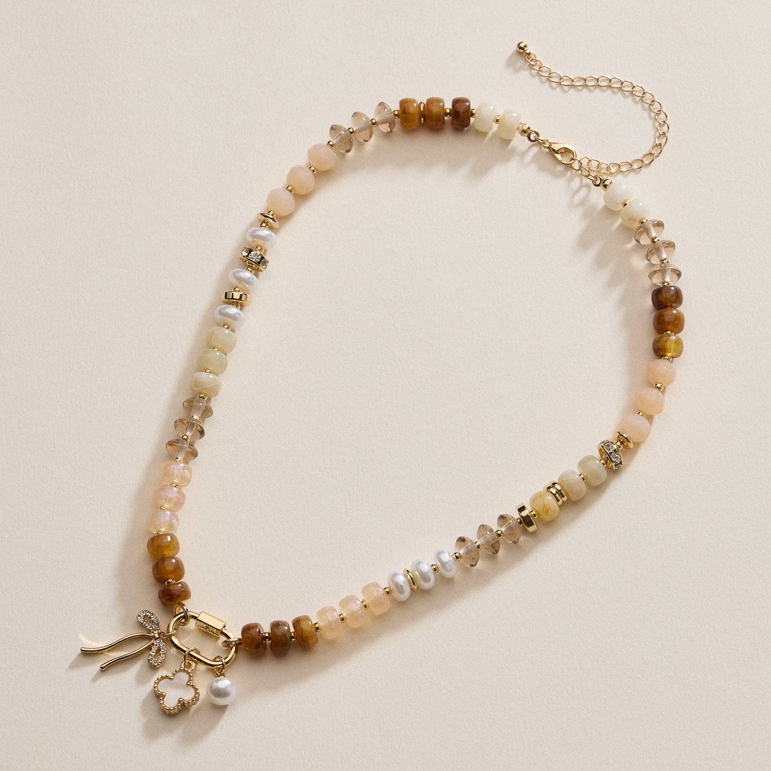 Frem – wholesale Hänge-/berlockhalsband – Flerskiktat glaspärlhalsband med trio av berlocker11