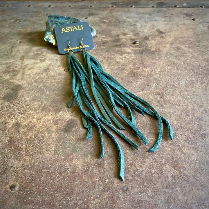 ASTALI - Venta al por mayor Pendientes de borla - Pendientes de cuero con borlas, color verde cazador, estilo western largo y bohemio7