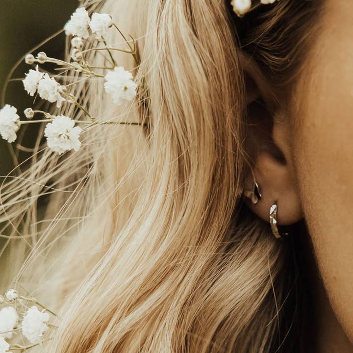 Mauve Jewelry Co. - Vendita all'ingrosso Orecchini a cerchio - Sydney Hammered Hoops8