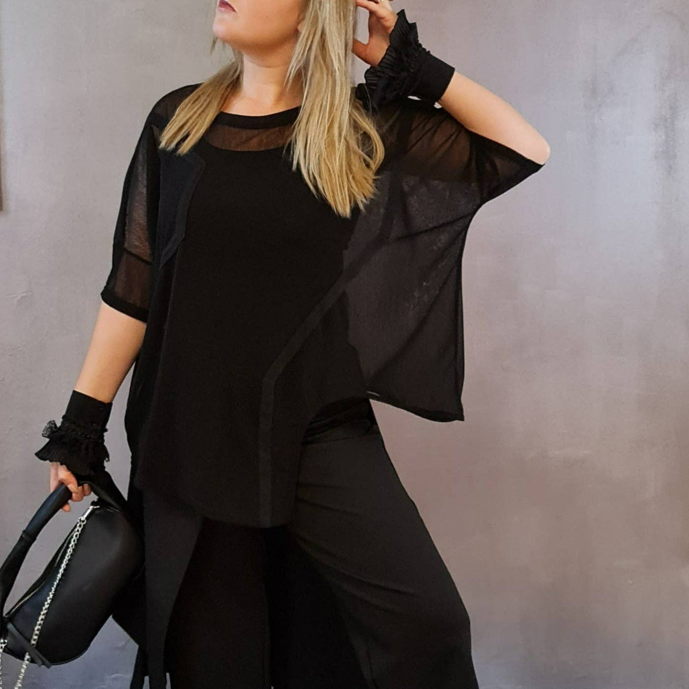 Simple Moderne – Großhandel T-Shirt – Damen – Simple Moderne Street Punk T-Shirt mit unregelmäßigem Design0