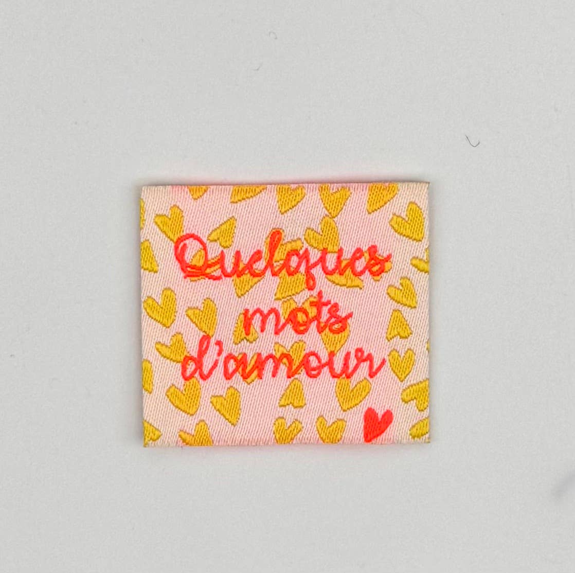 L’Étiquette Home Couture - Wholesale Craft Supplies - Woven label to sew "A Few Words of Love" neon2